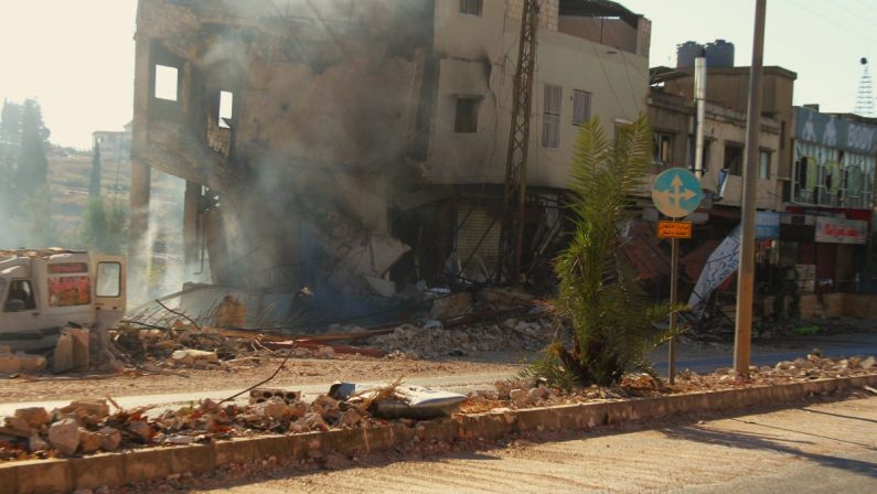 Israele avvia “operazioni di terra” in Libano, spari di tank a Sud. Tajani “Combattimenti in corso, gli italiani lascino il Paese”