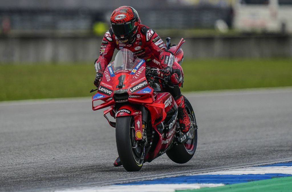 MotoGp, in Thailandia Bagnaia vince sul bagnato e va a -17 da Martin