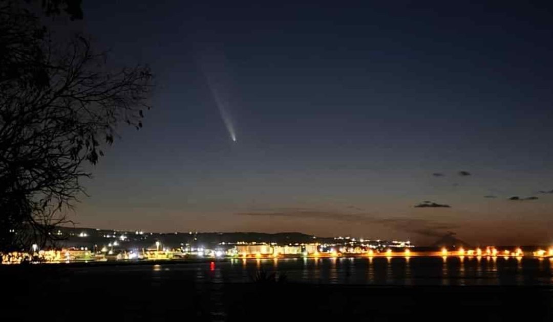 La Cometa Atlas vista da Vibo Marina (foto Antonio Montesanti).