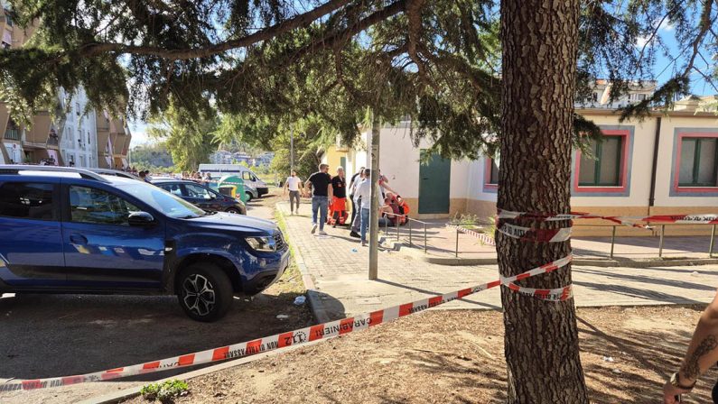 Crotone, aggressione al termine dell'inseguimento, poliziotto spara e uccide un 44enne - VIDEO