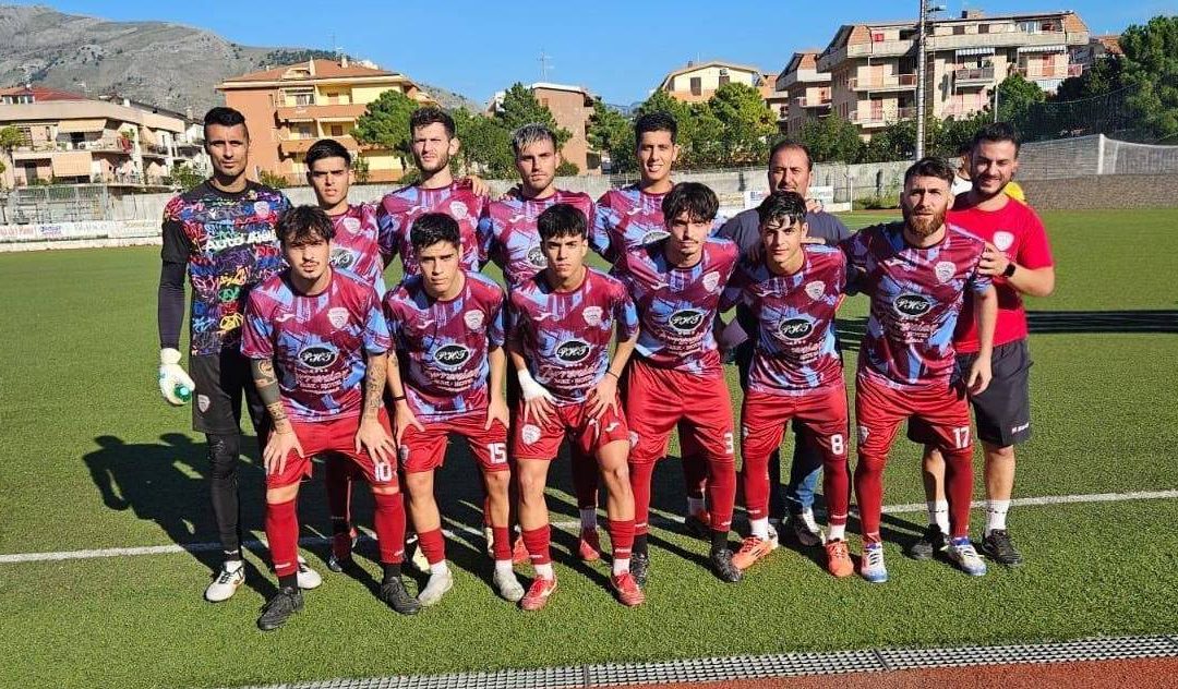 Fernando Vijande (in piedi da sinistra nella formazione del Campora) è il leader della Top Ten di Promozione A relativamente alla settima giornata