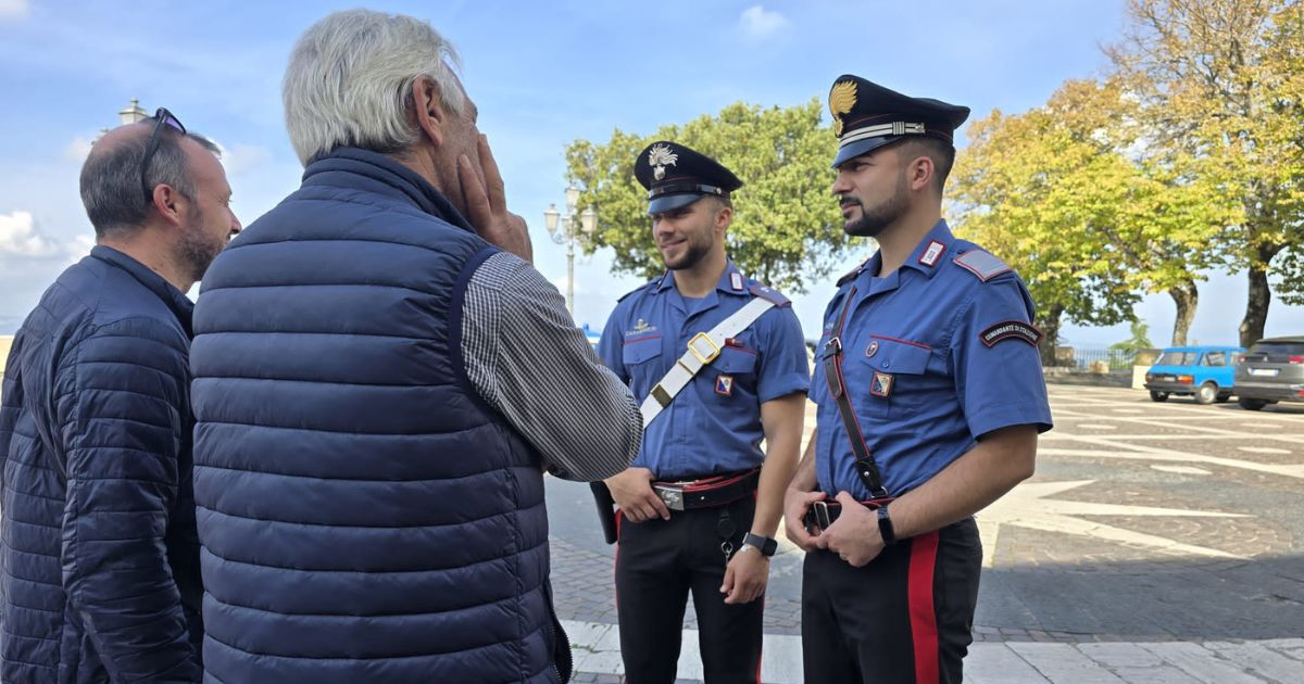 https://www.quotidianodelsud.it/wp-content/uploads/2024/10/carabinieri-arena-pattugliamento-a-piedi.jpg