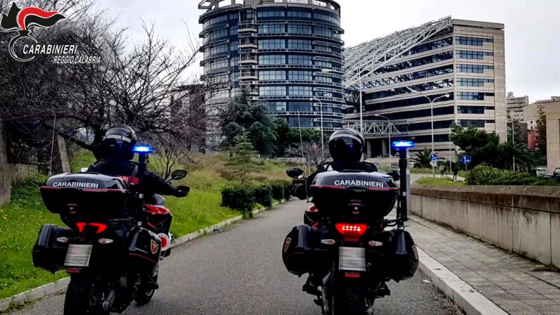 Reggio, blitz a Piazza Sant'Agostino: diversi sequestri e denunce