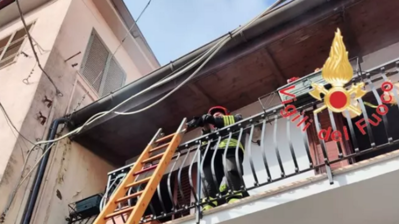 Catanzaro, incendio in appartamento: due intossicati