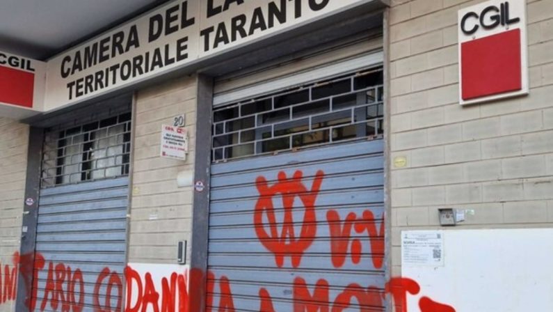 Attacco alla Cgil di Taranto: imbrattata la sede con scritte no vax