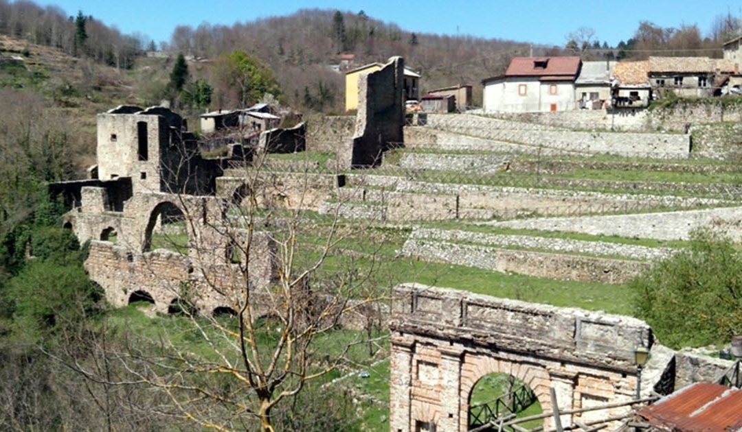 «La canzone di Bennato su Mongiana? Alimenta mito neoborbonico»