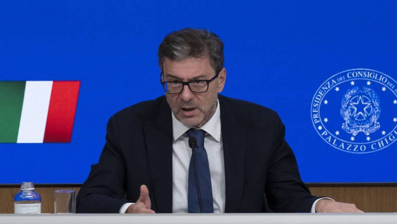 Giorgetti firma il decreto di semplificazione dei pagamenti Pnrr