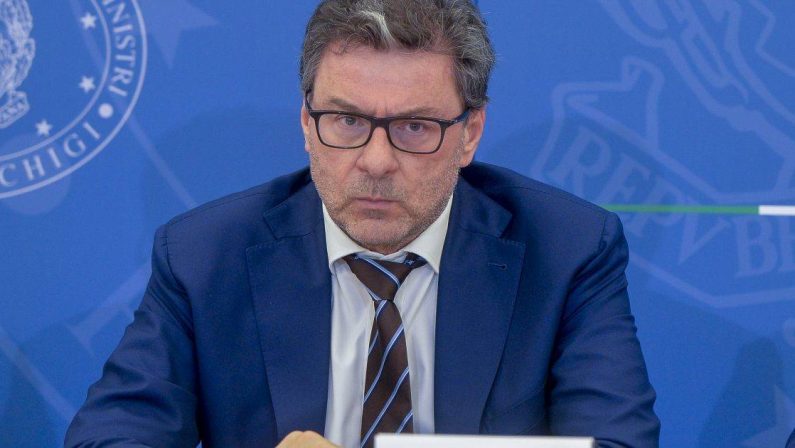 Manovra 2025, la sfida di Giorgetti tra coperture e bandierine