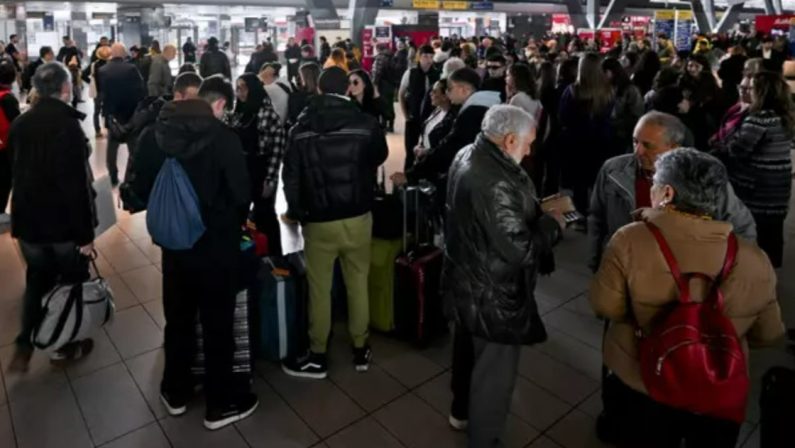 Guasto ferroviario a Roma: ritardi e cancellazioni in tutto il Paese