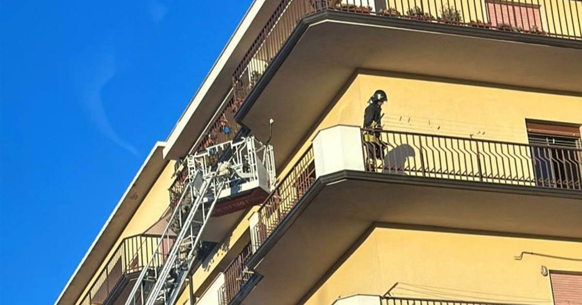 Tragedia a Locri, incendio in una abitazione, morta una donna