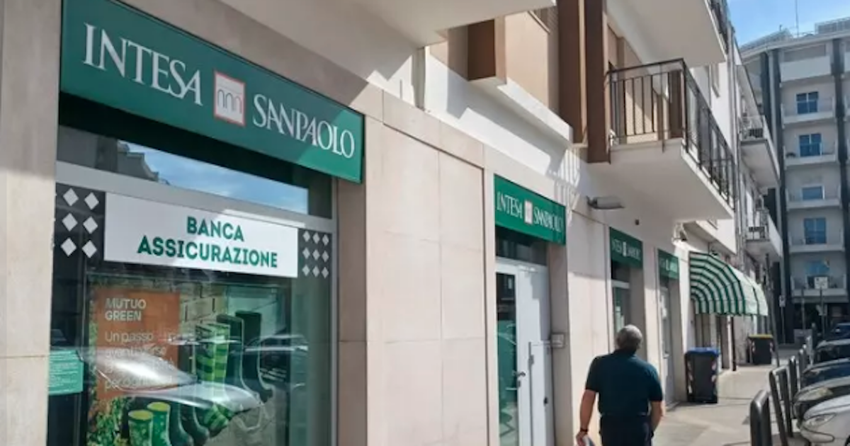 Bari, accessi abusivi bancari: indagata Intesa Sanpaolo