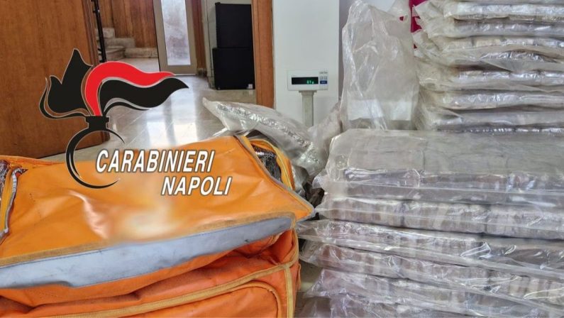 Napoli, trovati con 190 chili di hashish: due arresti