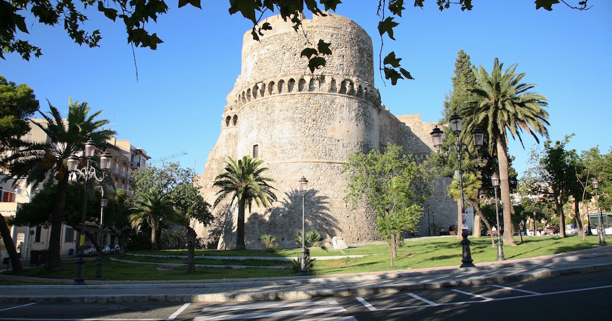 Reggio Calabria si illumina di cultura: parte Rhegion road up