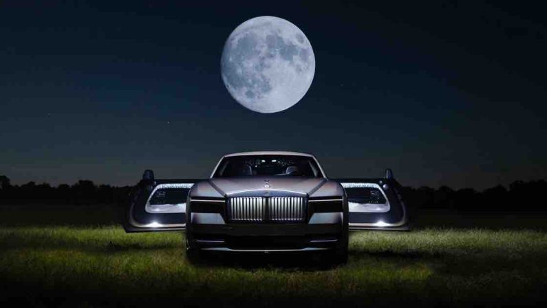 Rolls Royce Spectre Lunaflair, polvere di stelle 