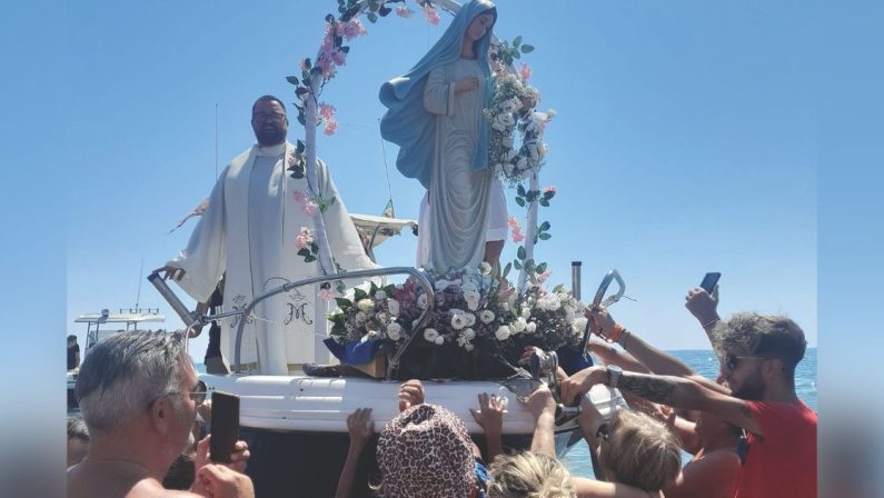 Scanzano Jonico, il sindaco Cariello e l’inchino al clan durante la processione