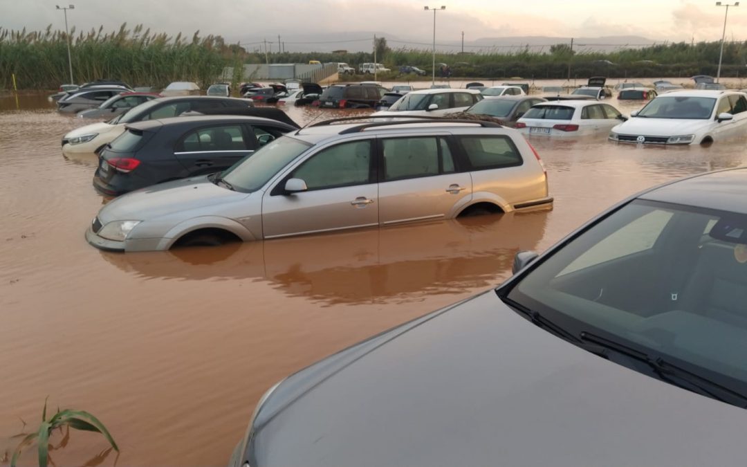 Aeroporto di Lamezia, 150 auto sommerse dall’acqua in un parcheggio a pagamento