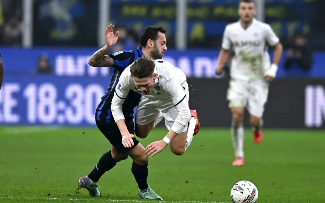 Inter-Napoli 1-1, Calhanoglu risponde a McTominay