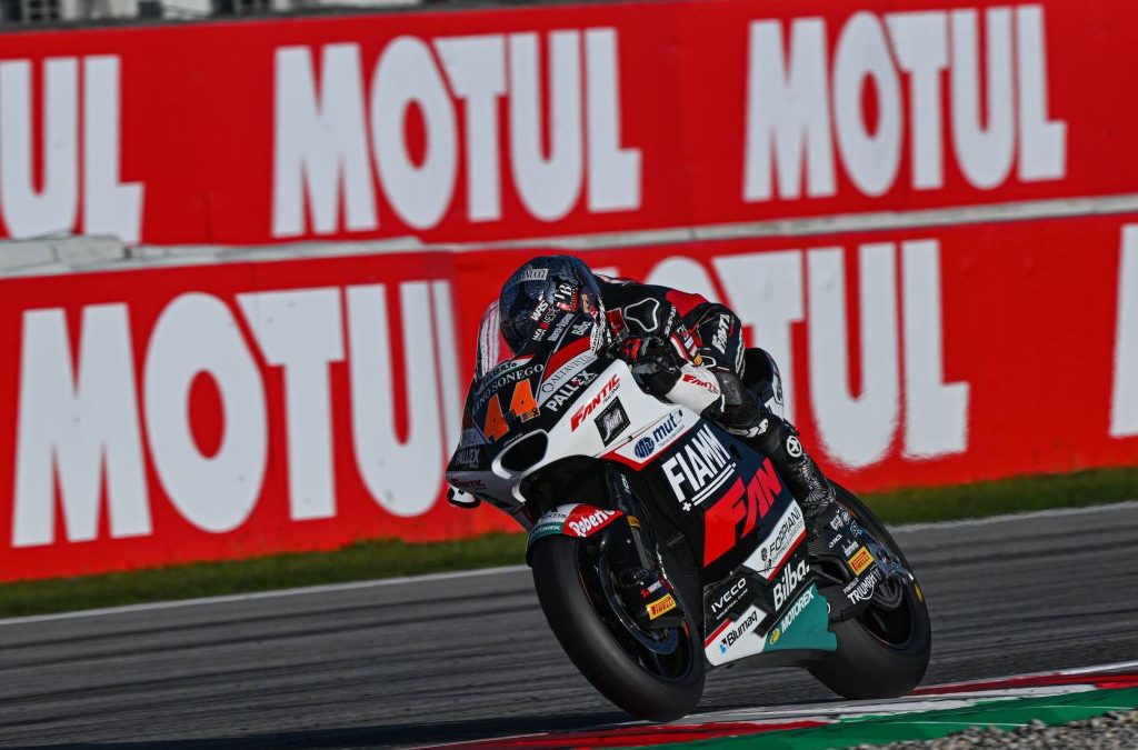 Canet vince a Barcellona in Moto2, primo podio per Moreira