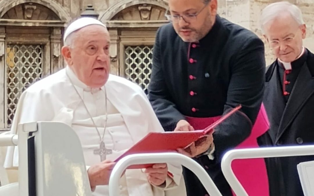 Il Papa benedice le cliniche mobili “Salus” per i bambini in Egitto