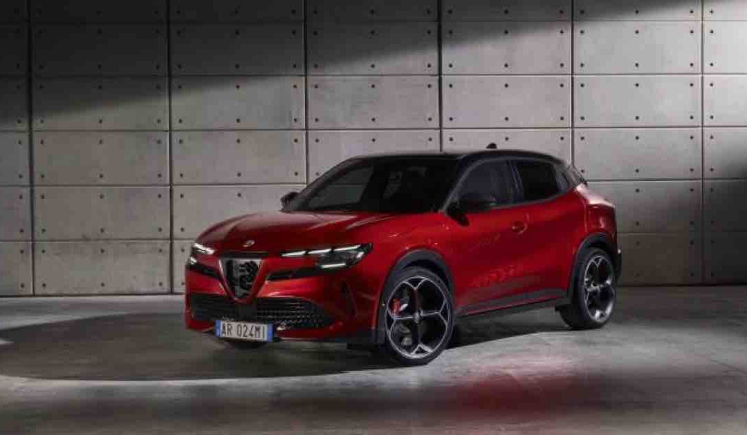 Nell'immagine la nuova Alfa Romeo Junior, finalista del "Car of The Year 2025"