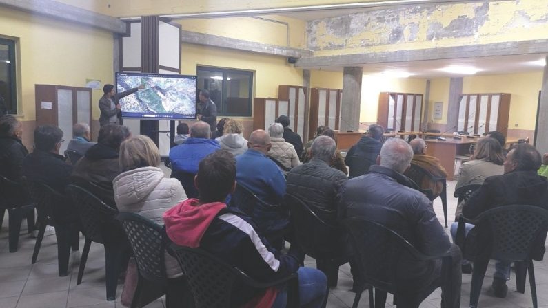 Anzi, monta la protesta per il nuovo parco eolico