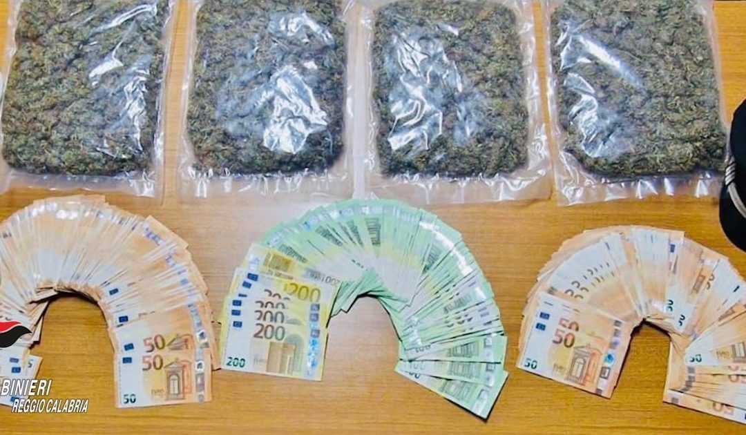 Marijuana e soldi sequestrati dai Carabinieri