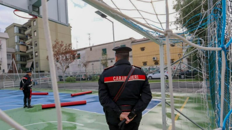 Giugliano, lite tra minori: accoltellato a 13 anni per un pallone