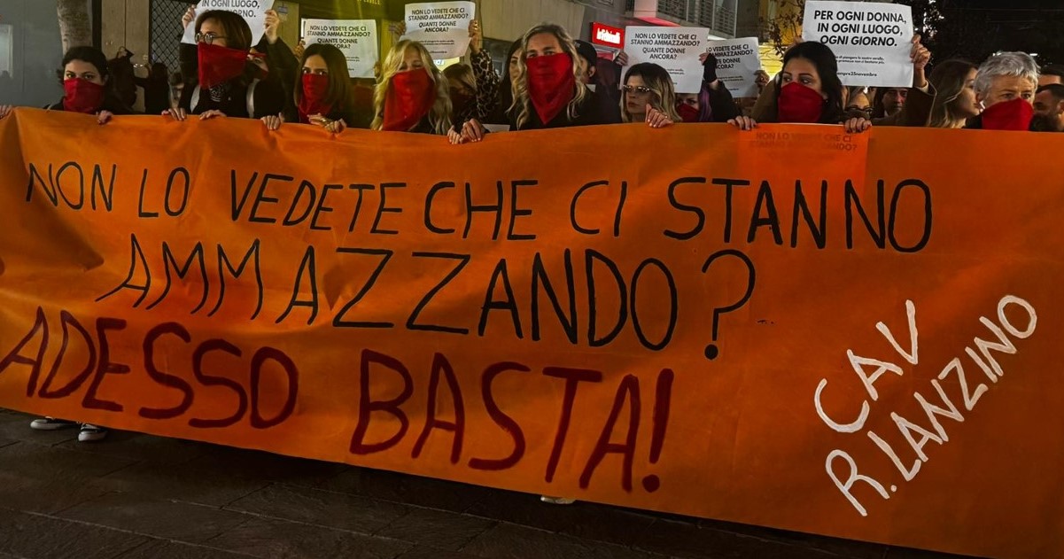 https://www.quotidianodelsud.it/wp-content/uploads/2024/11/corteo-cosenza.jpg