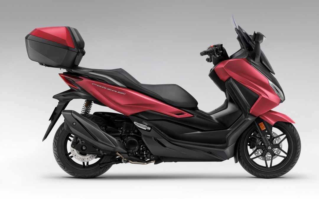 Nell'immagina, l'Honda Forza 350 MY2025