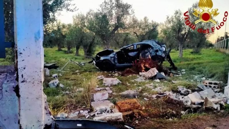 Tragedia nella notte nel Leccese, militare morto in un incidente stradale