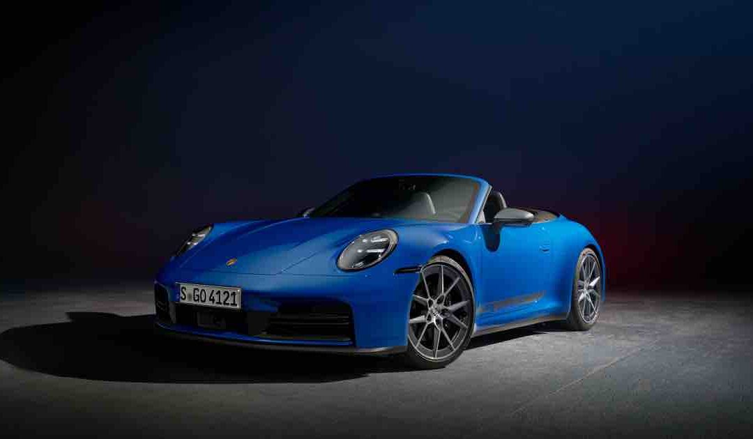 Nell'immagine, la versione Cabriolet della nuova Porsche 911 Carrera T