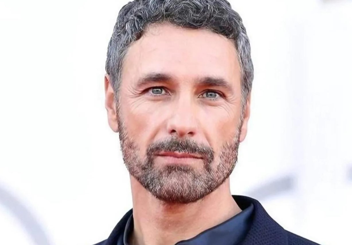 https://www.quotidianodelsud.it/wp-content/uploads/2024/11/raoul-bova-ph-1.jpg