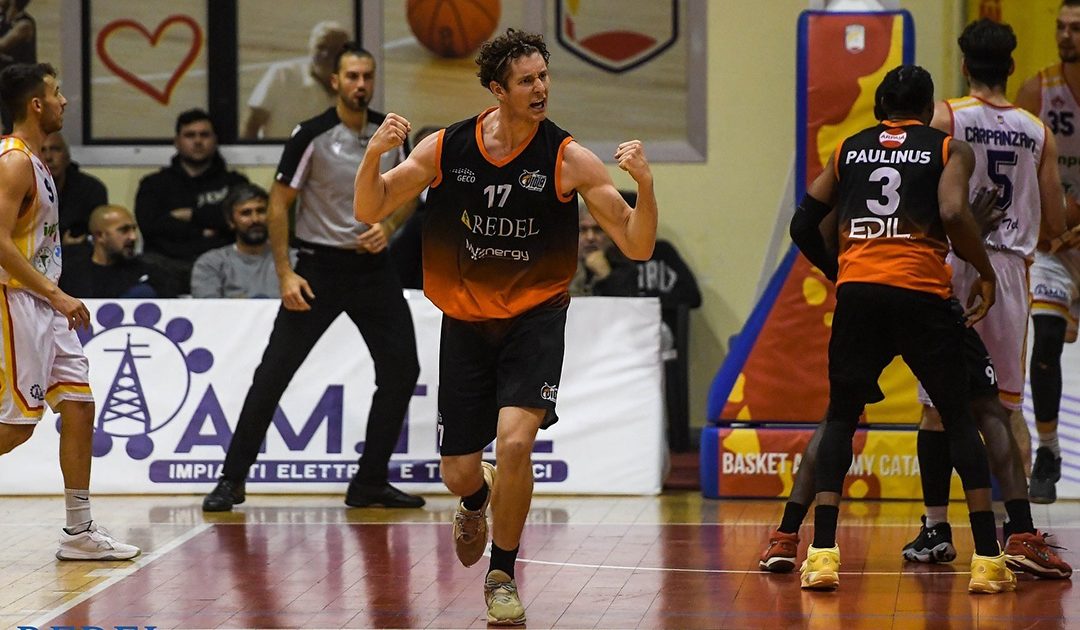 Catanzaro, La Redel Viola vince di misura sulla Basket Academy