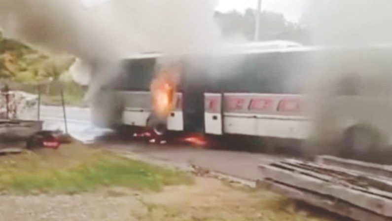 San Severino Lucano, parla l’autista dell’autobus in fiamme