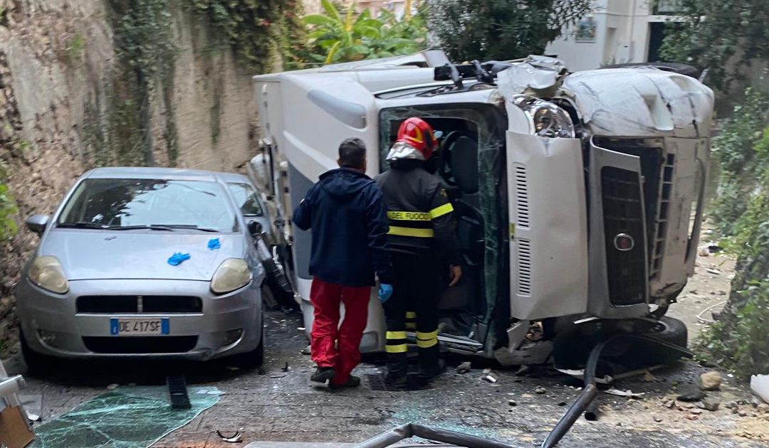 Tragedia a Pizzo, precipita col camper e muore sul colpo