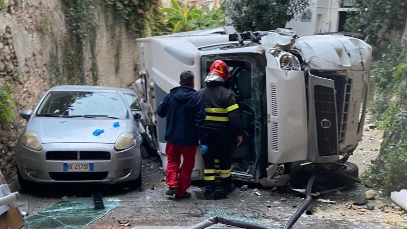 Tragedia a Pizzo, precipita col camper e muore sul colpo