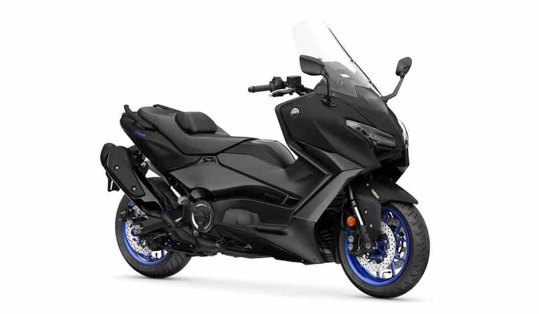 Nell'immagine il nuovo Yamaha T-Max 2025, in arrivo nelle concessionarie a marzo prossimo