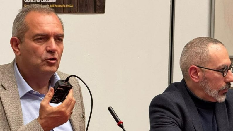 Unical, “Democrazia, poteri occulti e mafie”: il seminario con Luigi de Magistris