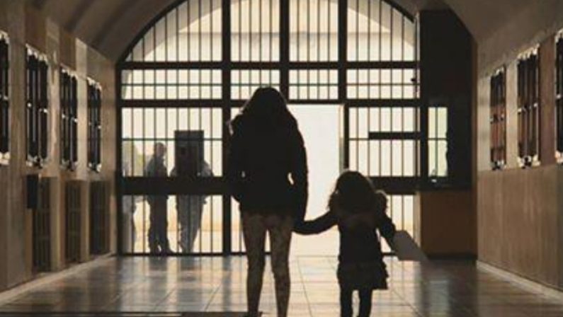 Donne detenute con figli in carcere, numeri in aumento