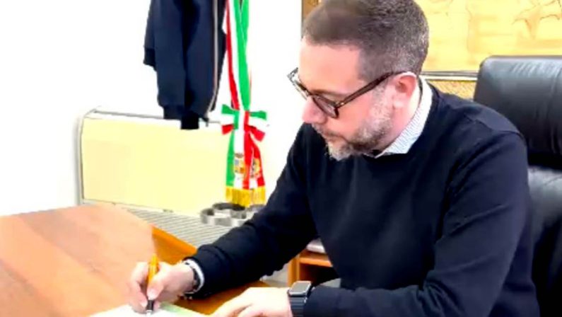 Scalea, dimissioni di nove consiglieri: sciolto il consiglio comunale