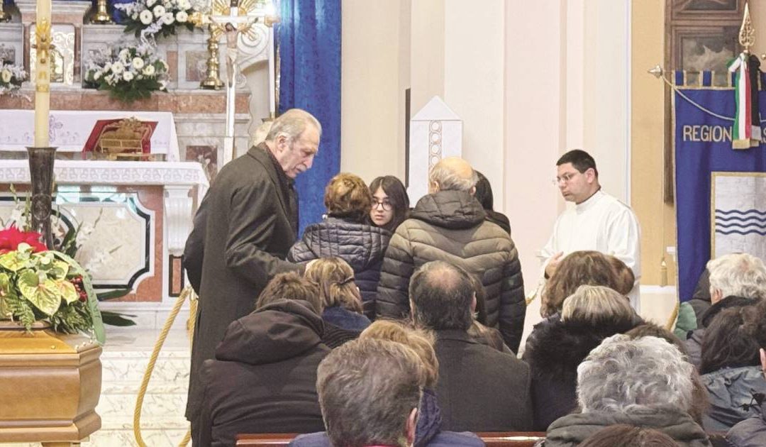 L’arrivo del presidente Bardi a Sasso di castalda per i funerali di Gerardo Pepe