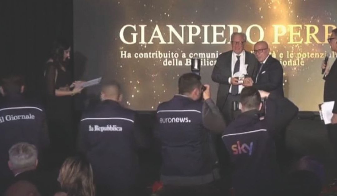 Premio Postiglione, il gran galà dei vip con finti fotografi