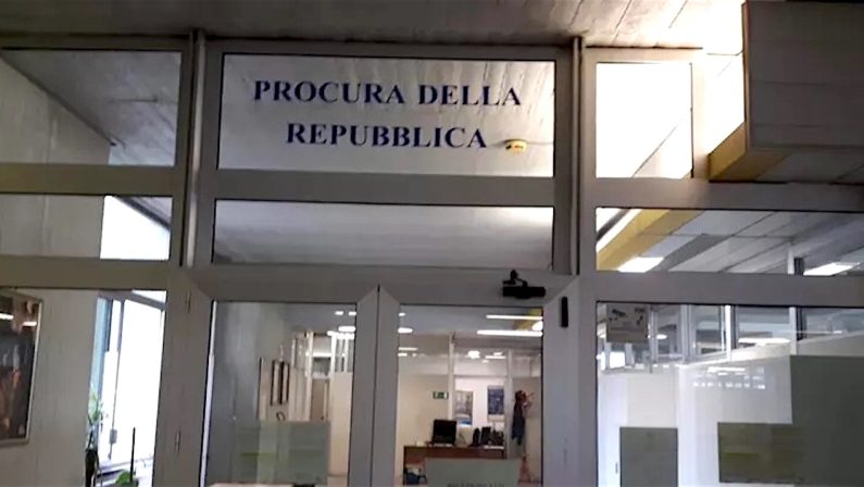 Potenza, falsi titoli di studio: ai domiciliari promotore corsi e grafico