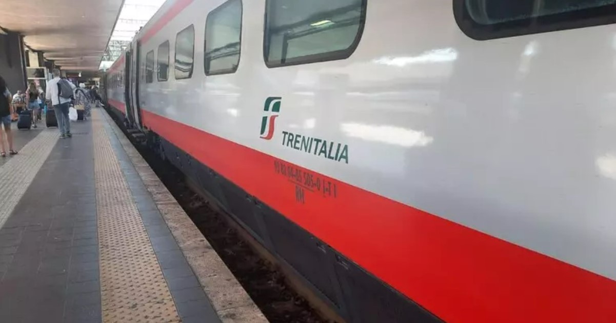 https://www.quotidianodelsud.it/wp-content/uploads/2024/12/trenitalia.jpg