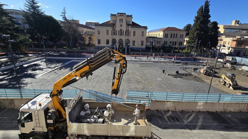 A Natale, il Comune di Vibo "regala" piazza Municipio e Razza