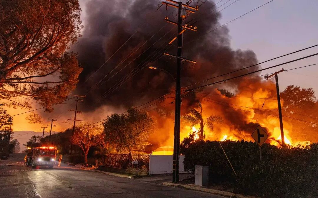 Incendi a Los Angeles, almeno 11 i morti. Meloni a Biden “Solidarietà per la terribile devastazione”