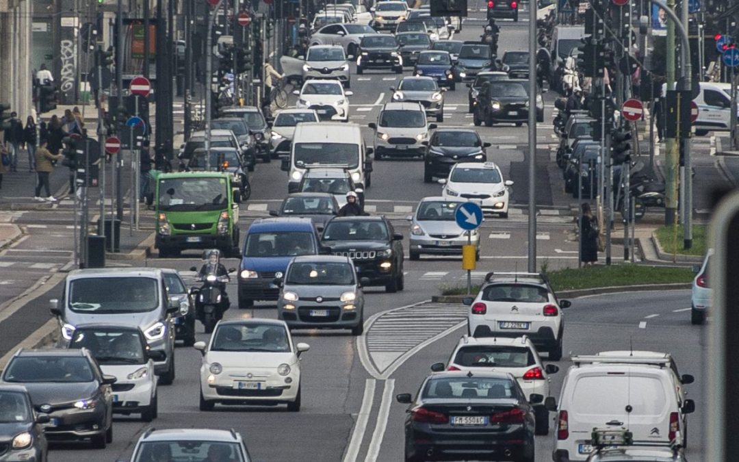 Automotive, in Italia metà delle aziende non prevede nuovi investimenti