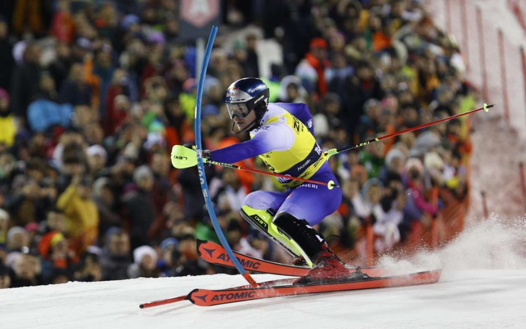 Capolavoro Vinatzer, secondo posto nello slalom a Kitzbuehel