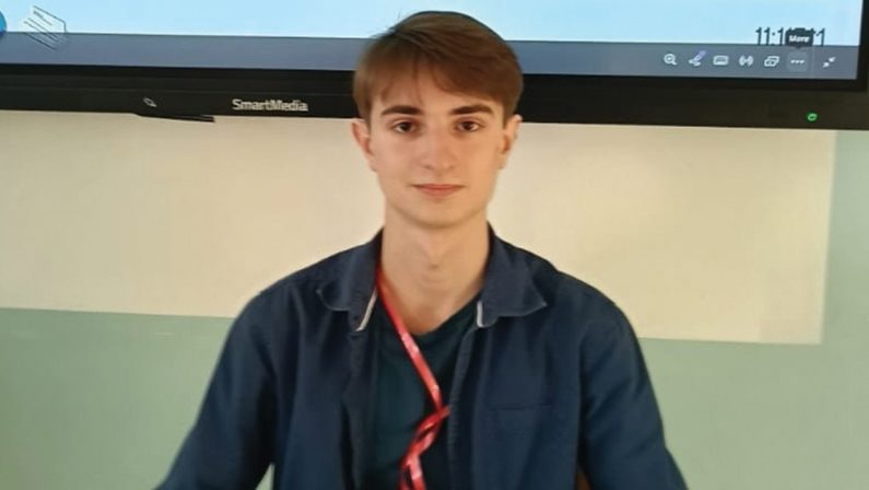 Un 17enne di Lamezia ha creato un’app per il latino e il greco antico