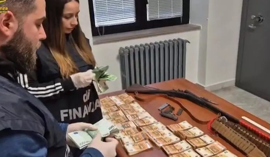 Tropea: in casa una pistola illegale e 126mila euro in contanti: un arresto